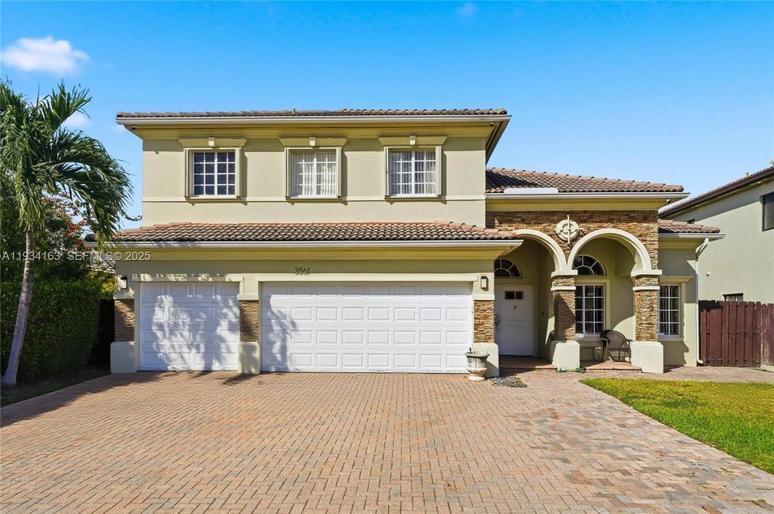 For Sale: $595,000 (4 beds, 3 baths, 2792 Square Feet)