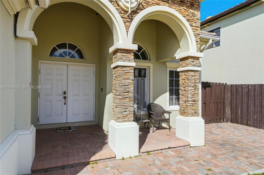 For Sale: $595,000 (4 beds, 3 baths, 2792 Square Feet)