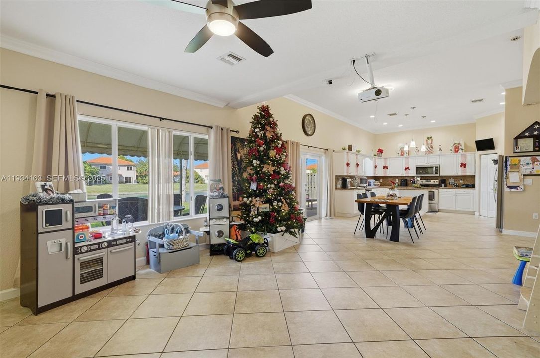 For Sale: $595,000 (4 beds, 3 baths, 2792 Square Feet)