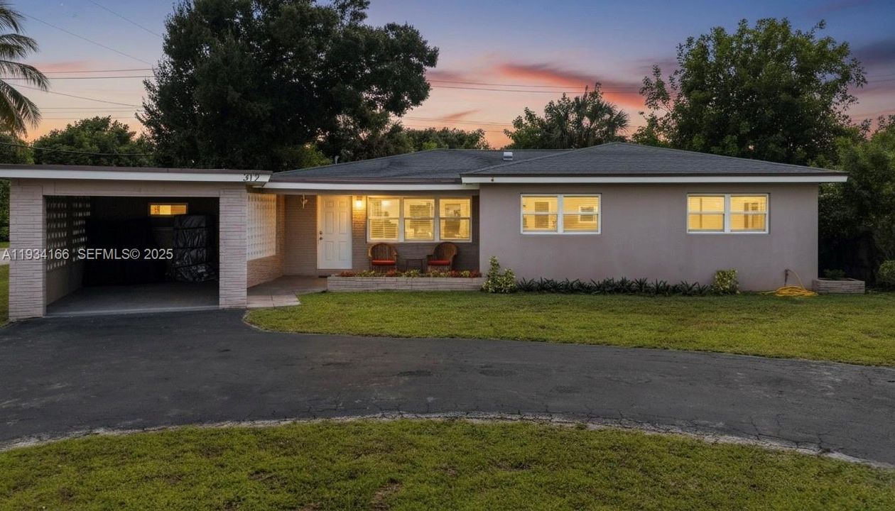 For Sale: $564,500 (4 beds, 2 baths, 1739 Square Feet)