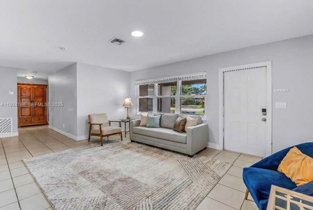 For Sale: $564,500 (4 beds, 2 baths, 1739 Square Feet)