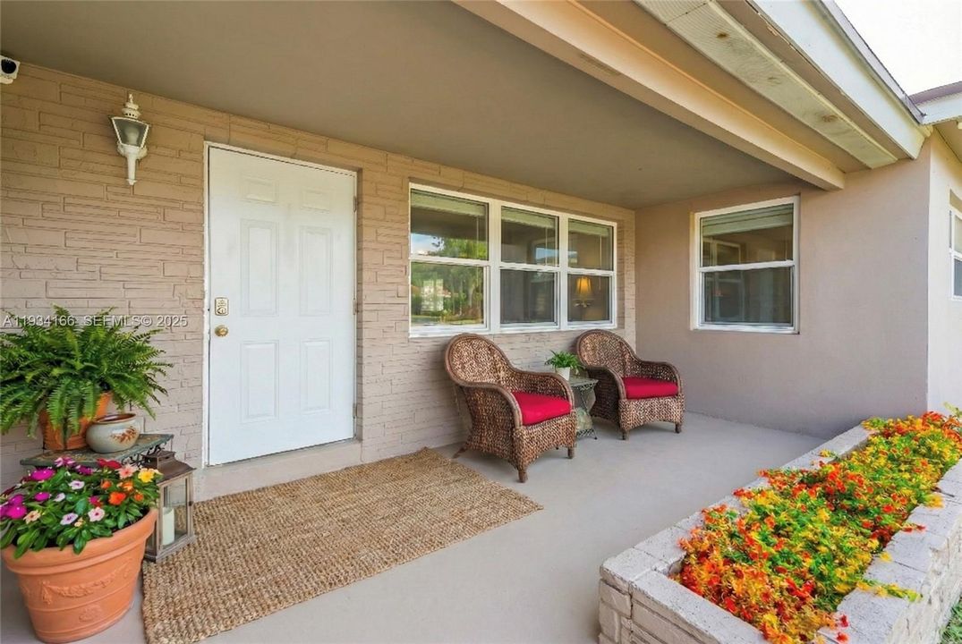 For Sale: $564,500 (4 beds, 2 baths, 1739 Square Feet)