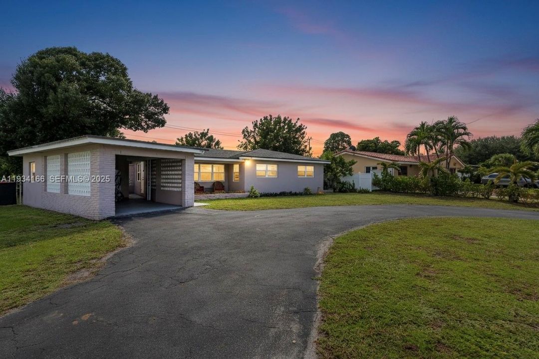 For Sale: $564,500 (4 beds, 2 baths, 1739 Square Feet)