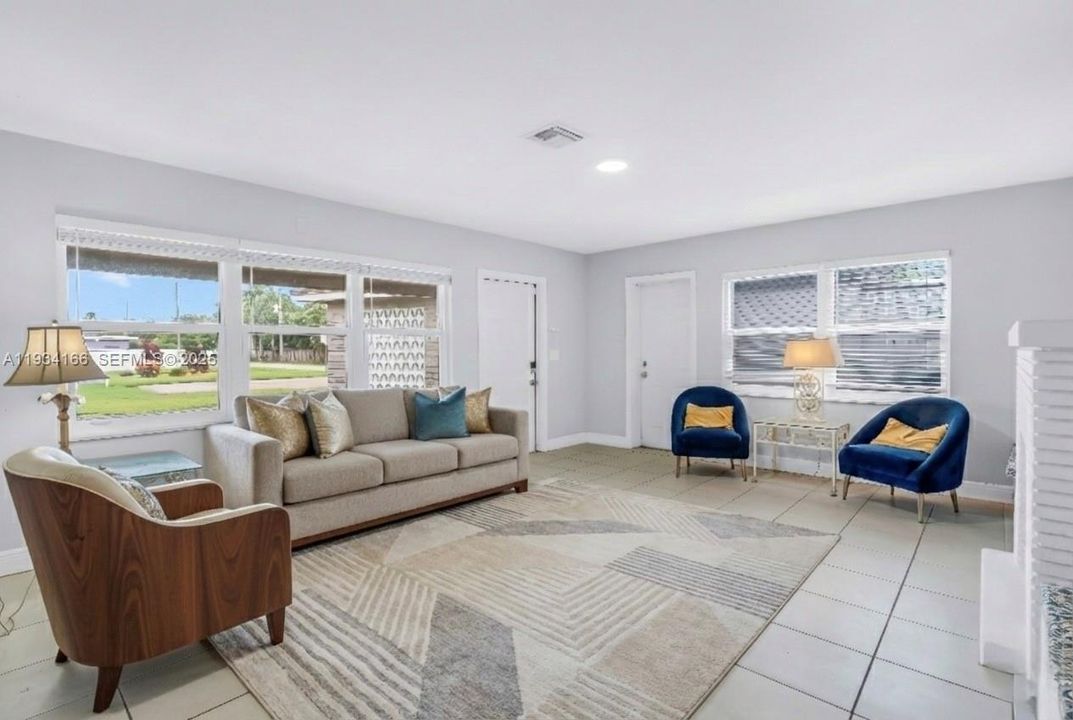 For Sale: $564,500 (4 beds, 2 baths, 1739 Square Feet)