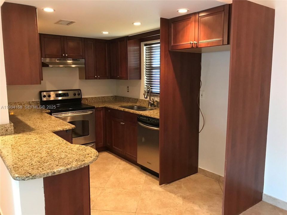 В аренду: $2,495 (2 спален, 2 ванн, 1502 Квадратных фут)