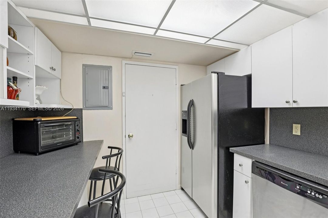 На продажу: $149,000 (2 спален, 2 ванн, 1132 Квадратных фут)