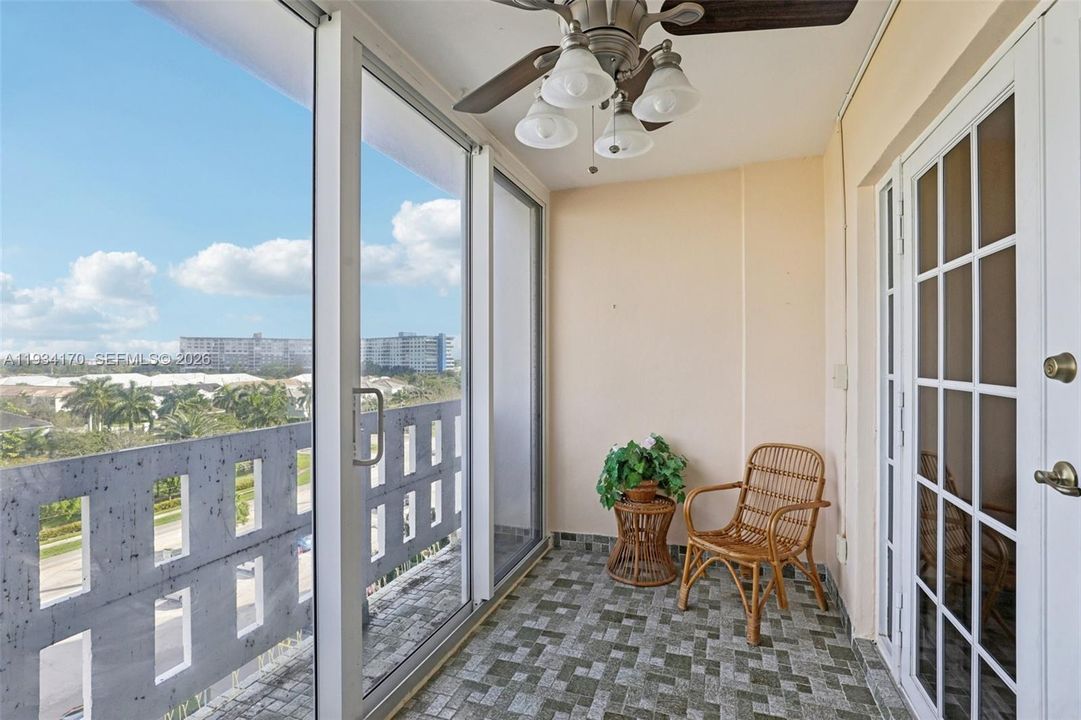 На продажу: $149,000 (2 спален, 2 ванн, 1132 Квадратных фут)