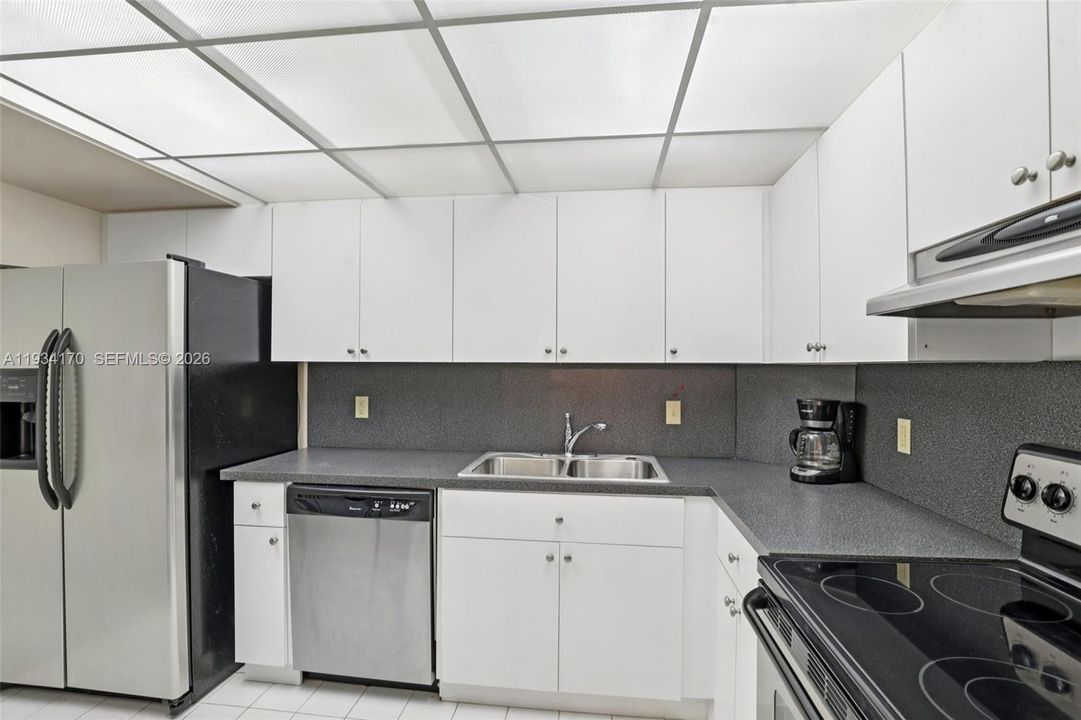 На продажу: $149,000 (2 спален, 2 ванн, 1132 Квадратных фут)