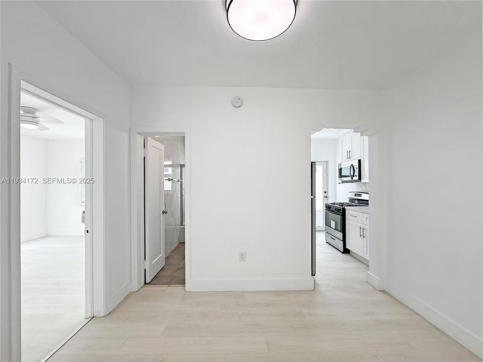 For Rent: $1,900 (1 beds, 1 baths, 800 Square Feet)