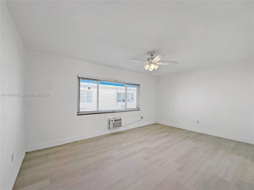 For Rent: $1,900 (1 beds, 1 baths, 800 Square Feet)