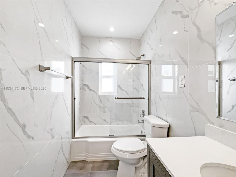 For Rent: $1,900 (1 beds, 1 baths, 800 Square Feet)