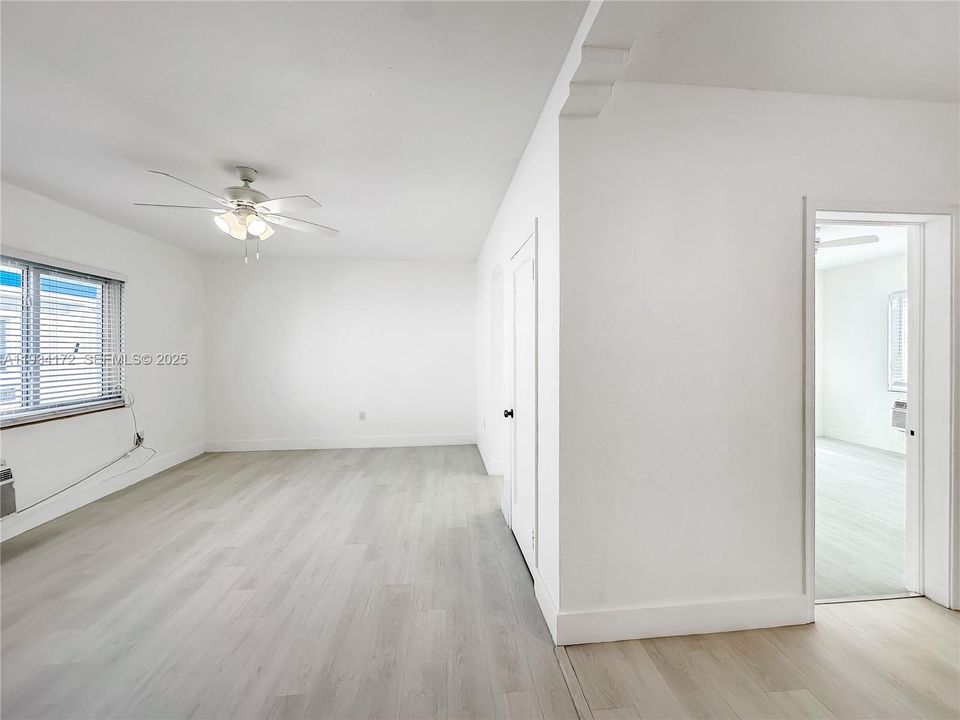 For Rent: $1,900 (1 beds, 1 baths, 800 Square Feet)