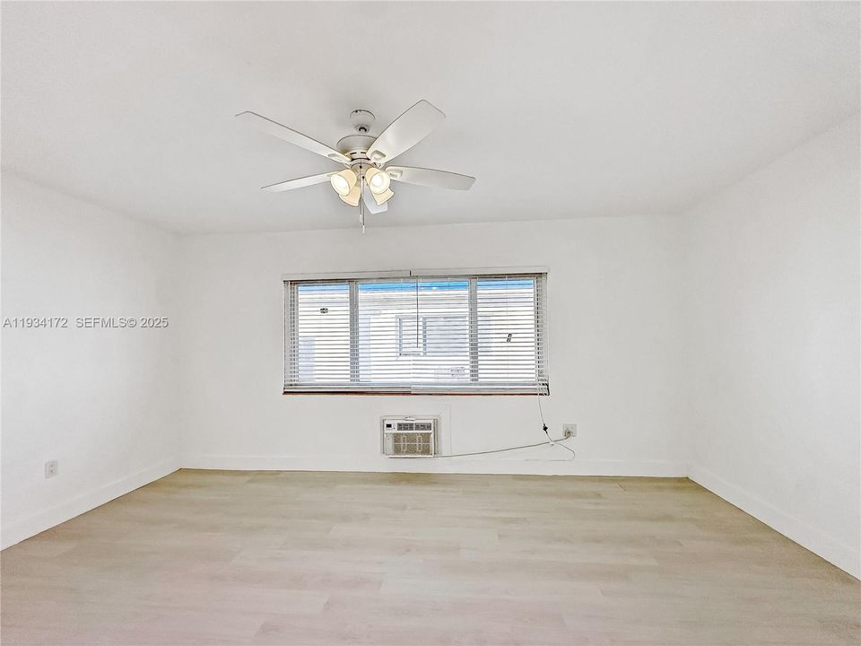 For Rent: $1,900 (1 beds, 1 baths, 800 Square Feet)