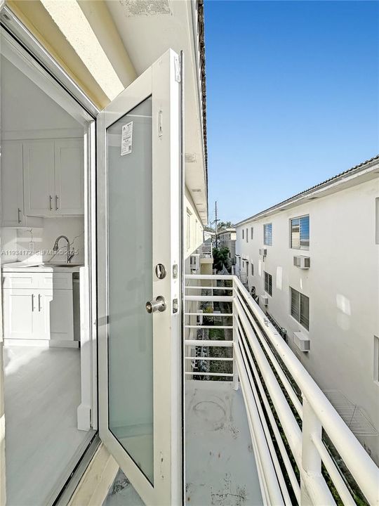 For Rent: $1,900 (1 beds, 1 baths, 800 Square Feet)