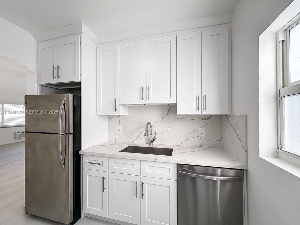 For Rent: $1,900 (1 beds, 1 baths, 800 Square Feet)