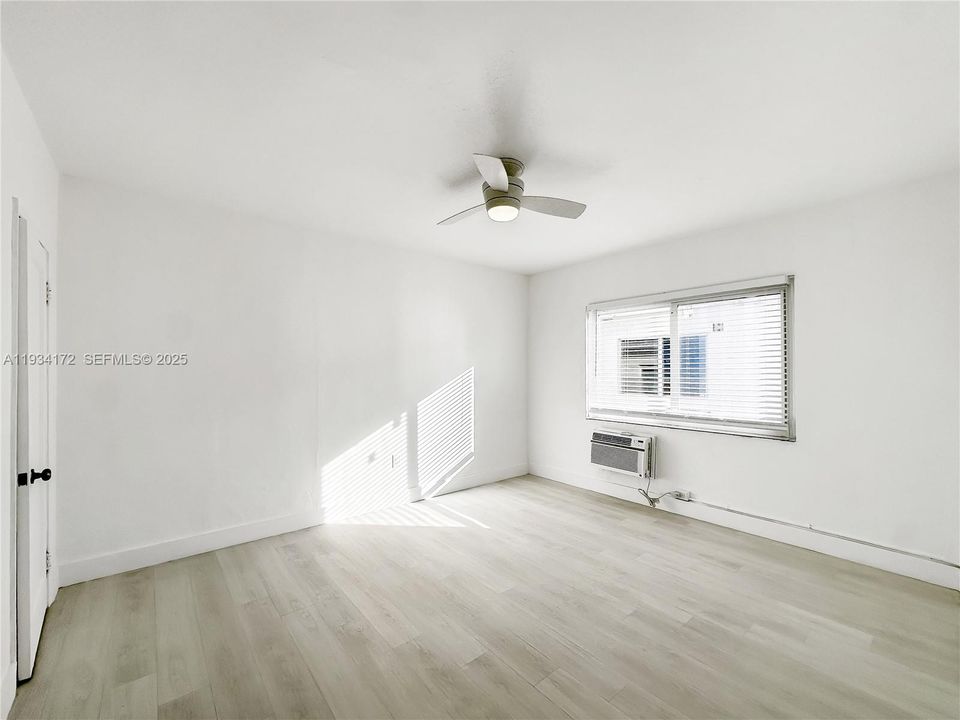 For Rent: $1,900 (1 beds, 1 baths, 800 Square Feet)