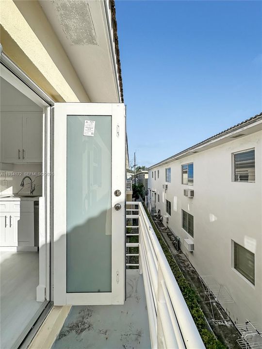 For Rent: $1,900 (1 beds, 1 baths, 800 Square Feet)