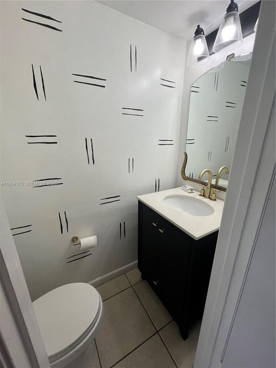 待售: $249,999 (2 贝兹, 1 浴室, 942 平方英尺)