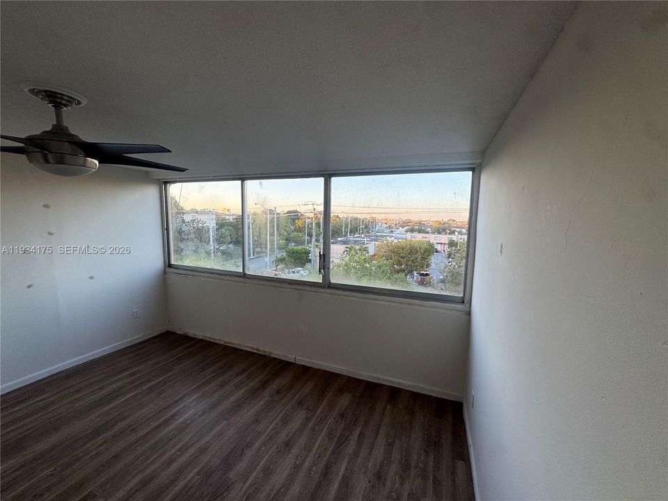 Activo con contrato: $229,999 (2 camas, 1 baños, 942 Pies cuadrados)