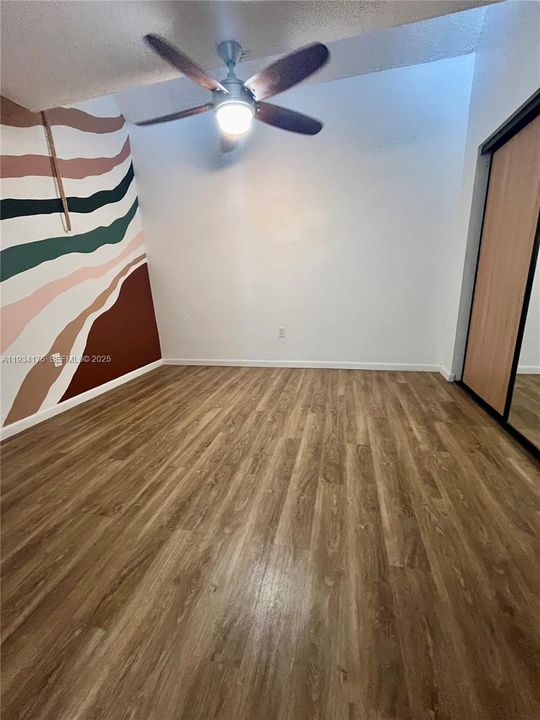 待售: $249,999 (2 贝兹, 1 浴室, 942 平方英尺)