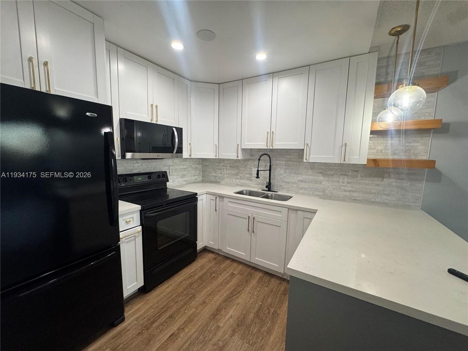 Activo con contrato: $229,999 (2 camas, 1 baños, 942 Pies cuadrados)