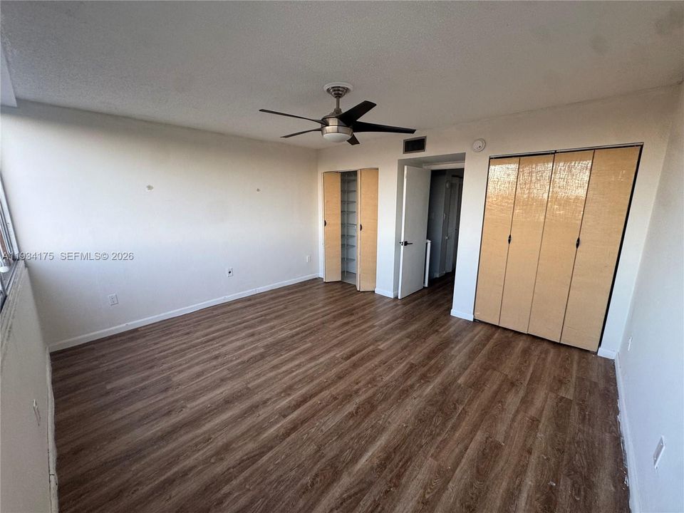 Activo con contrato: $229,999 (2 camas, 1 baños, 942 Pies cuadrados)