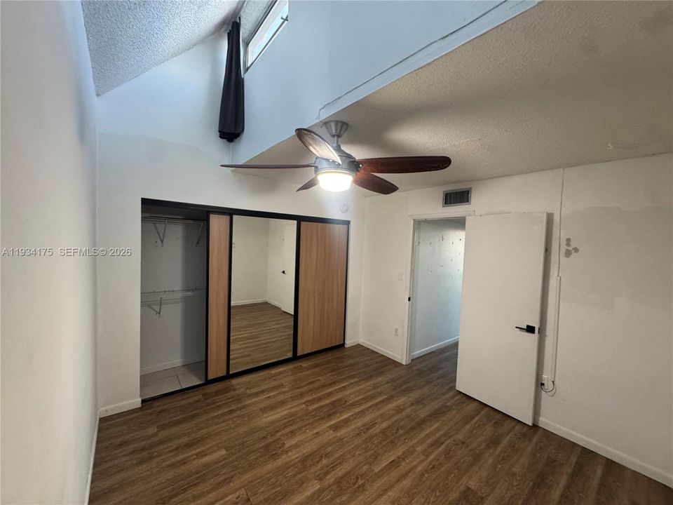 Activo con contrato: $229,999 (2 camas, 1 baños, 942 Pies cuadrados)