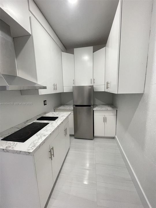 For Rent: $1,450 (1 beds, 1 baths, 2923 Square Feet)