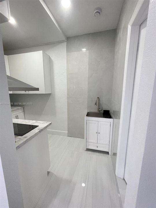 For Rent: $1,450 (1 beds, 1 baths, 2923 Square Feet)