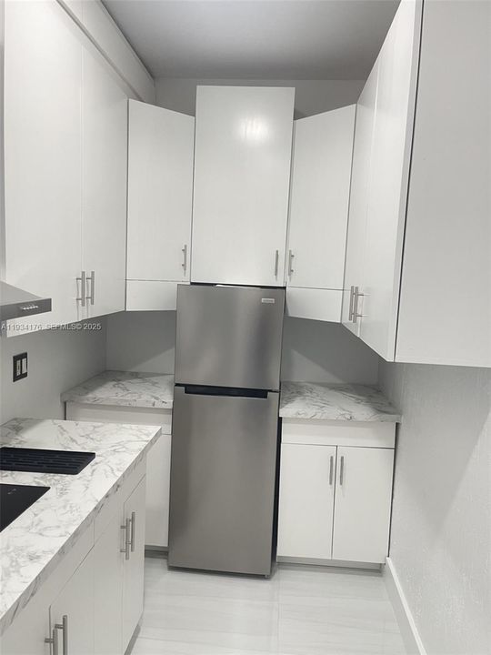 For Rent: $1,450 (1 beds, 1 baths, 2923 Square Feet)