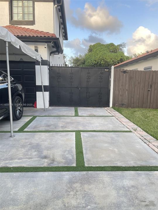 For Rent: $1,450 (1 beds, 1 baths, 2923 Square Feet)