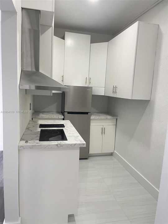 For Rent: $1,450 (1 beds, 1 baths, 2923 Square Feet)