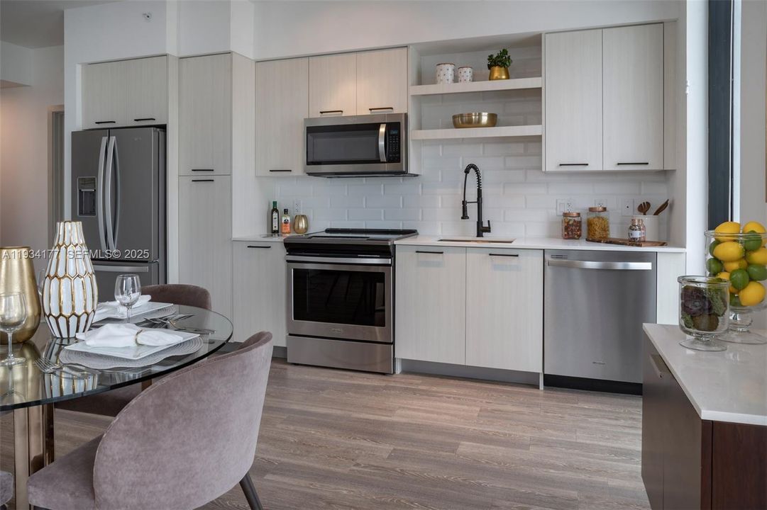 For Rent: $4,132 (1 beds, 1 baths, 762 Square Feet)