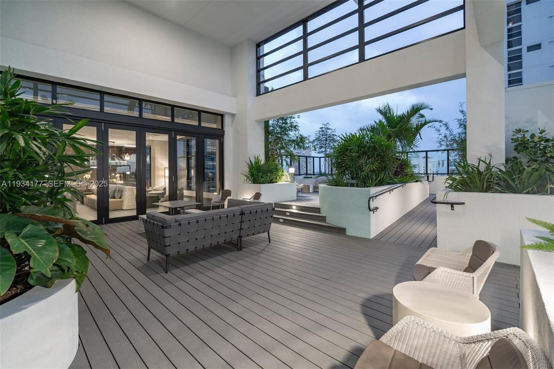 For Rent: $4,132 (1 beds, 1 baths, 762 Square Feet)