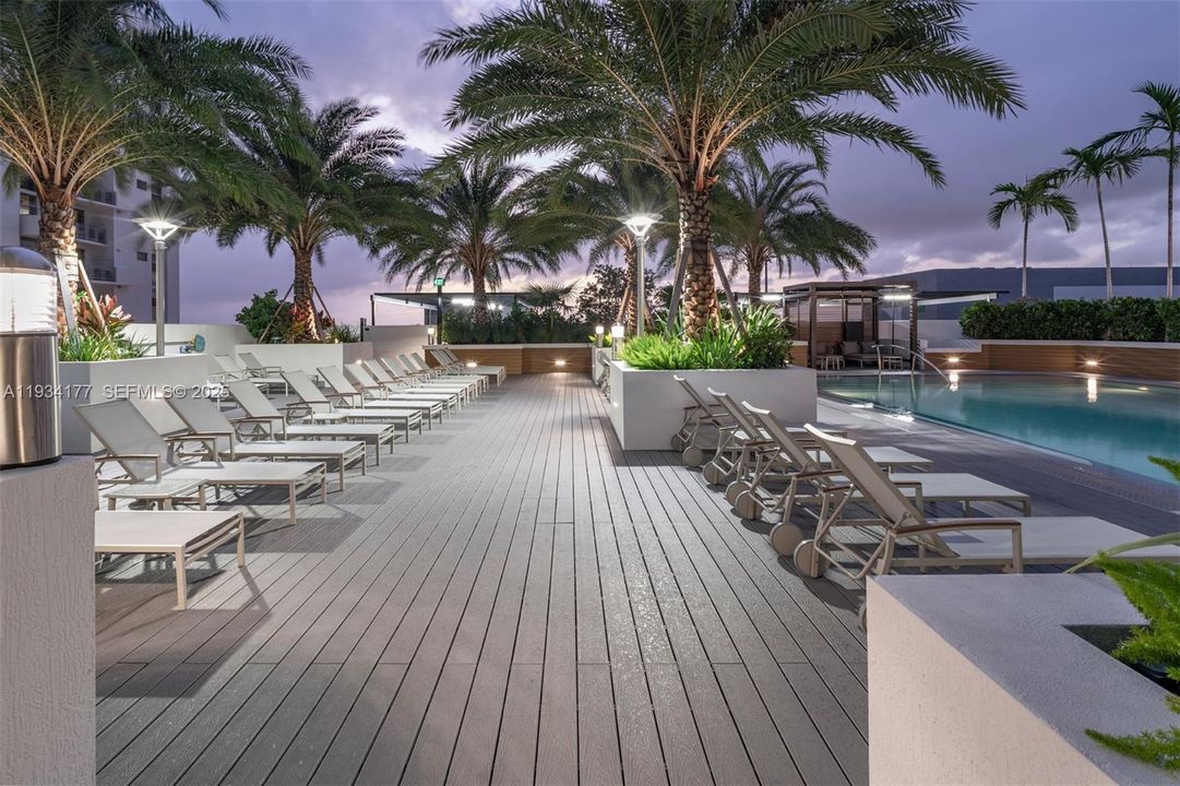 For Rent: $4,132 (1 beds, 1 baths, 762 Square Feet)