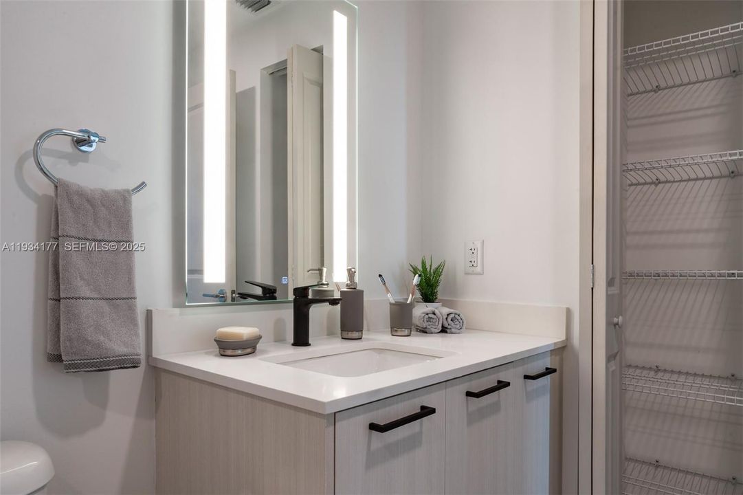 For Rent: $4,132 (1 beds, 1 baths, 762 Square Feet)