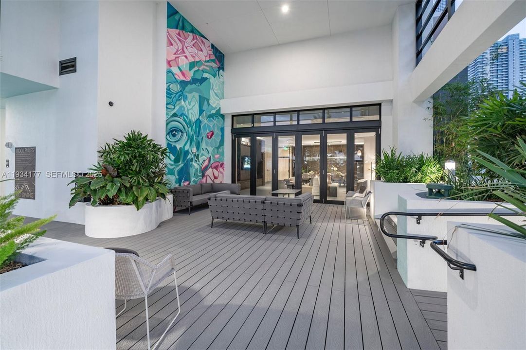 For Rent: $4,132 (1 beds, 1 baths, 762 Square Feet)