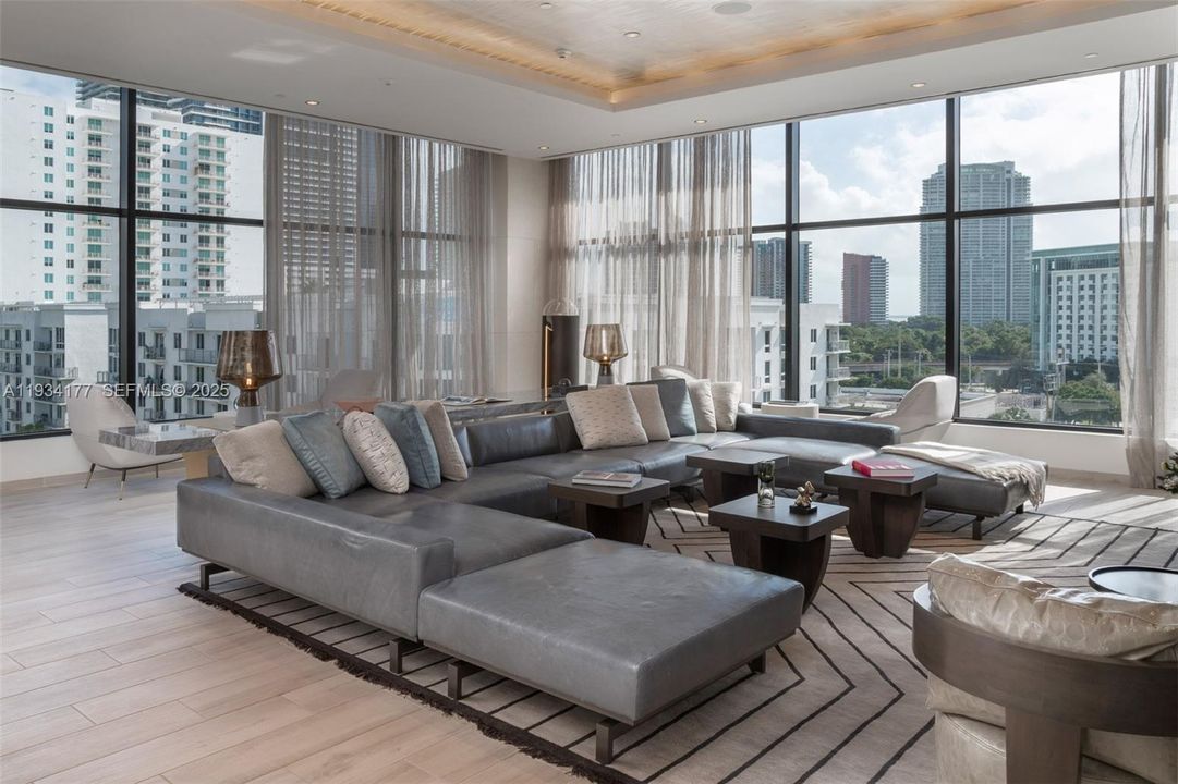 For Rent: $4,132 (1 beds, 1 baths, 762 Square Feet)