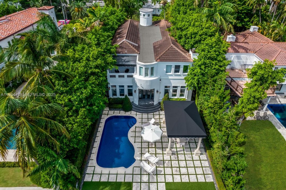 En Renta: $90,000 (6 camas, 5 baños, 5054 Pies cuadrados)