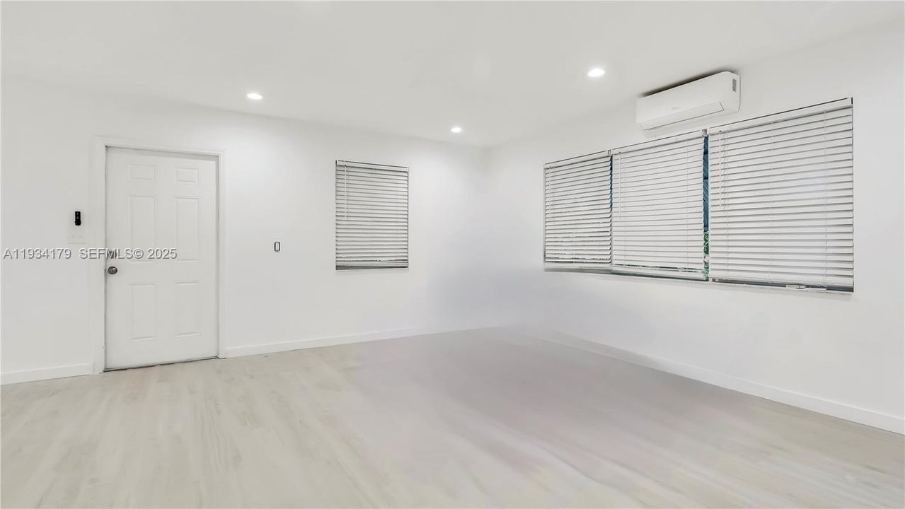 For Sale: $595,000 (0 beds, 0 baths, 1593 Square Feet)