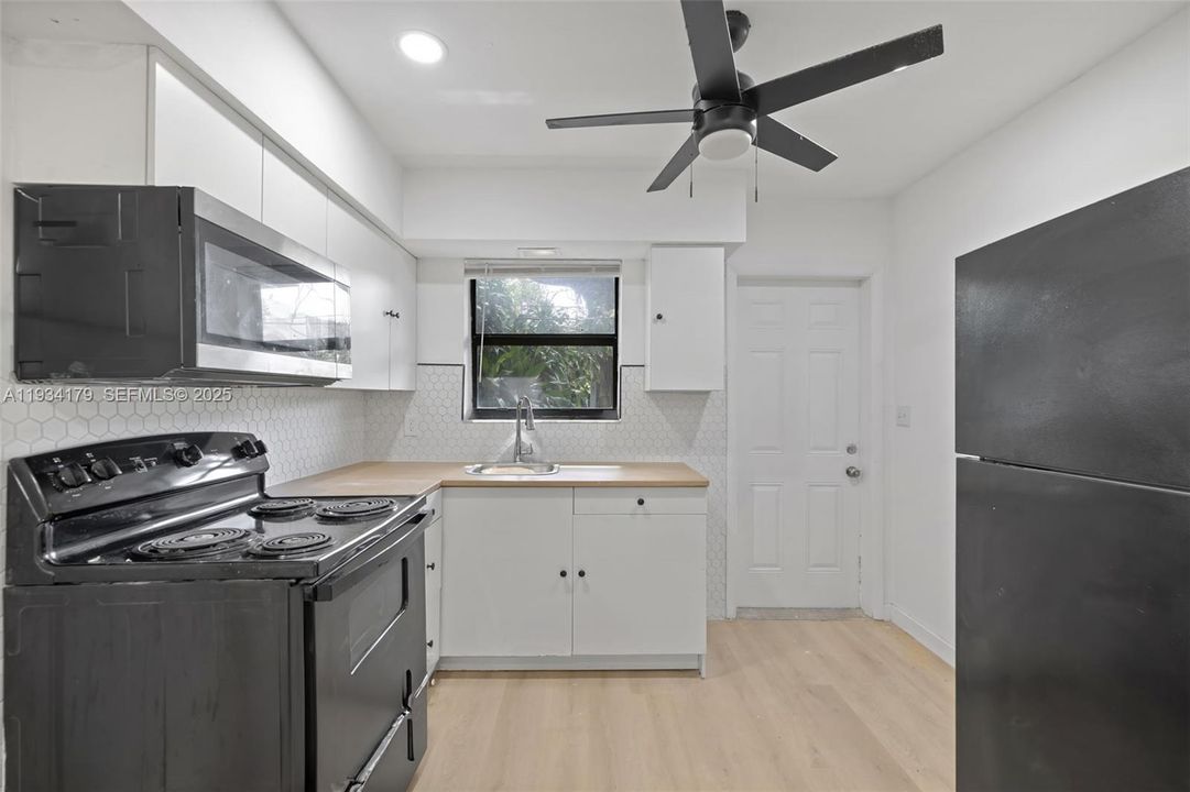 For Sale: $595,000 (0 beds, 0 baths, 1593 Square Feet)