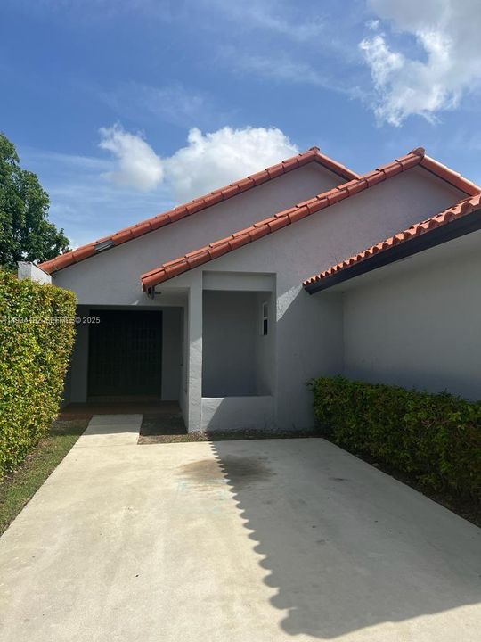 В аренду: $3,800 (3 спален, 2 ванн, 1708 Квадратных фут)