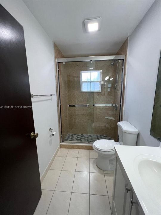 В аренду: $3,800 (3 спален, 2 ванн, 1708 Квадратных фут)