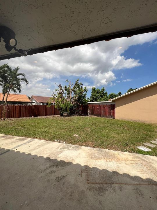 В аренду: $3,800 (3 спален, 2 ванн, 1708 Квадратных фут)