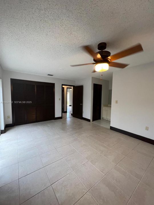 В аренду: $3,800 (3 спален, 2 ванн, 1708 Квадратных фут)