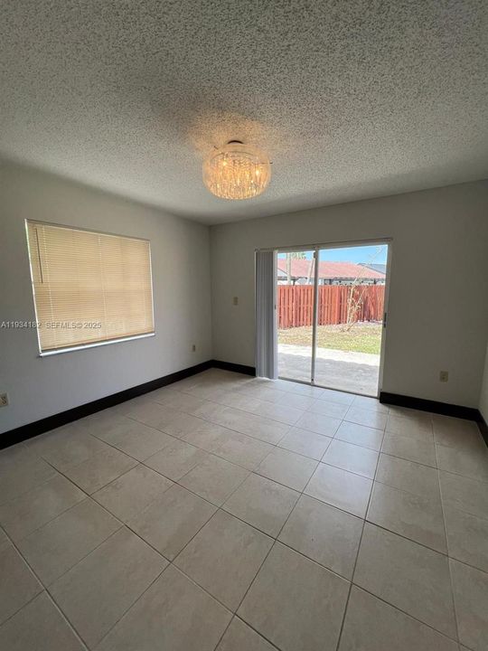 В аренду: $3,800 (3 спален, 2 ванн, 1708 Квадратных фут)