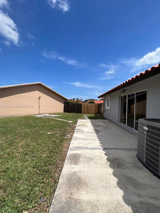 В аренду: $3,800 (3 спален, 2 ванн, 1708 Квадратных фут)