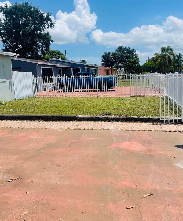 Под контрактом: $588,000 (5 спален, 3 ванн, 2387 Квадратных фут)