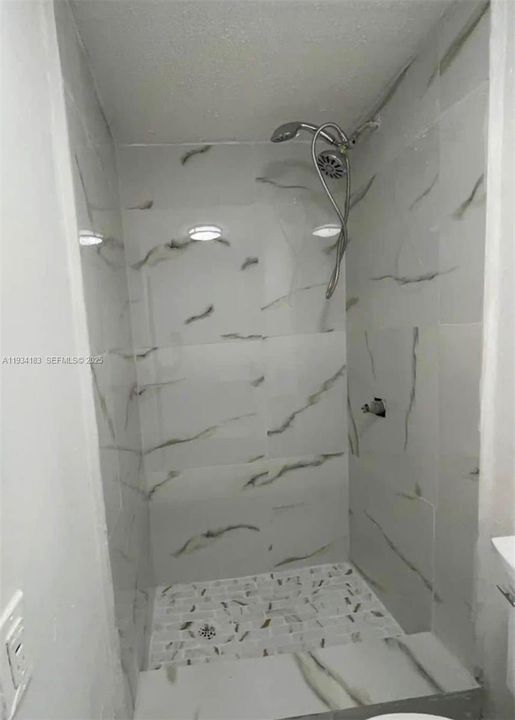 Под контрактом: $588,000 (5 спален, 3 ванн, 2387 Квадратных фут)