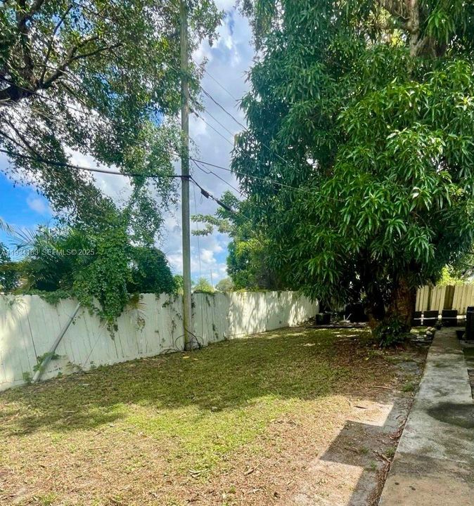 Под контрактом: $588,000 (5 спален, 3 ванн, 2387 Квадратных фут)